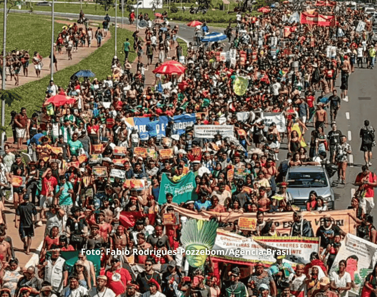Indígenas de todo o Brasil ocupam a Esplanada dos Ministérios 
