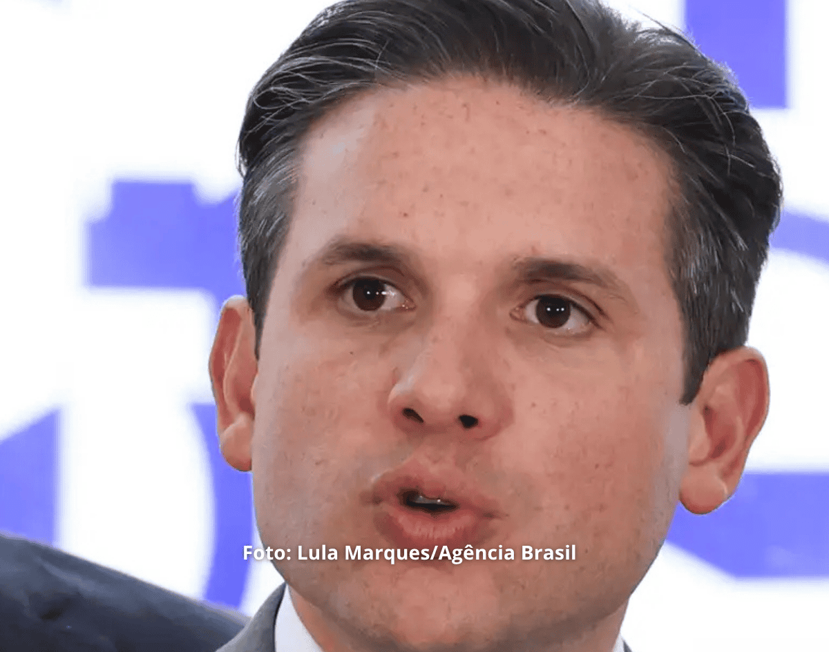 Motta diz que fim da escala 6x1 será debatida por meio de PEC 