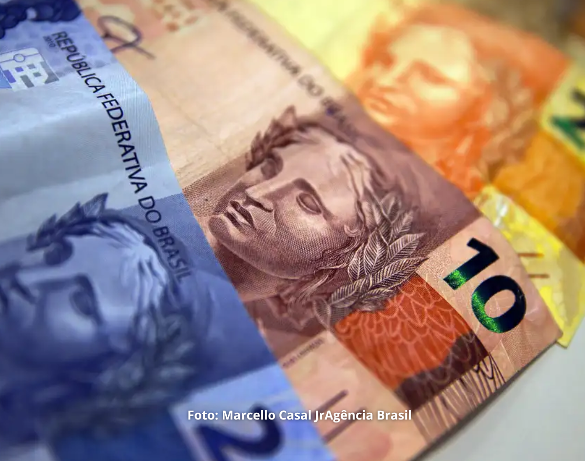 Aposentados e pensionistas do INSS começam a receber 13º nesta sexta