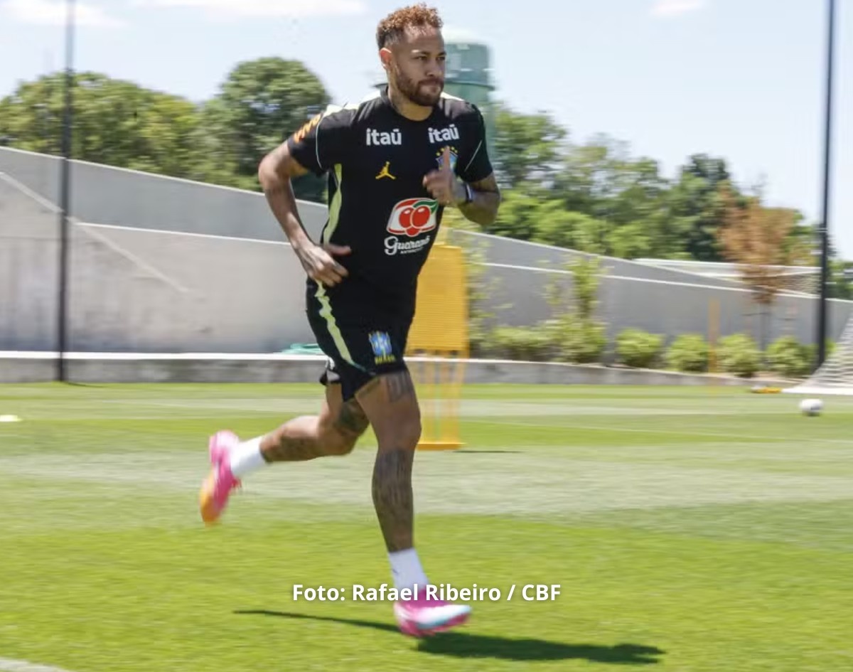 Neymar vai a campo pela primeira vez em treino da seleção brasileira 
