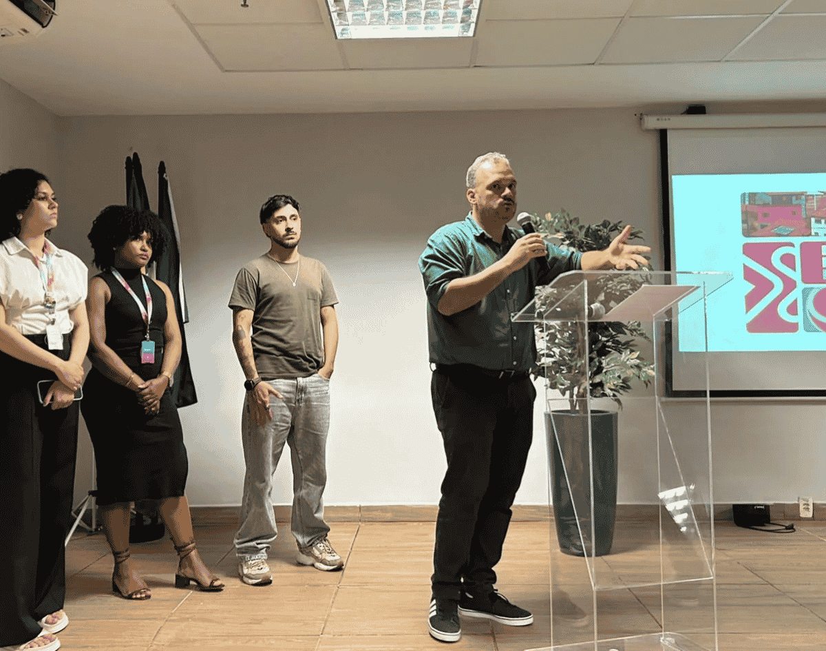 Evento reúne veículos comunitários, empresas e instituições para discutir desafios da comunicação local em Salvador 