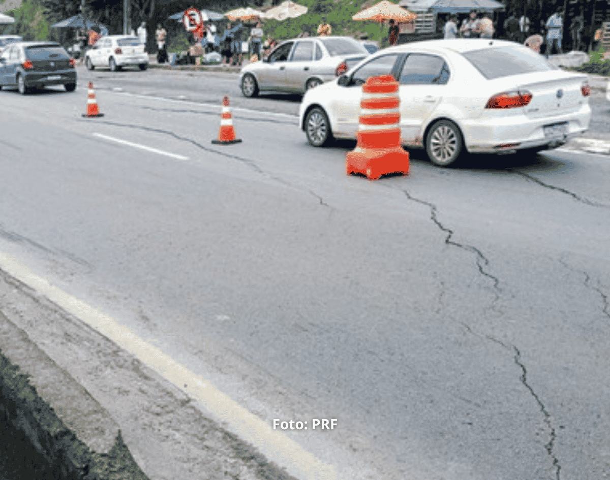Congestionamento na BR-324 chega a 7 km após bloqueio de trecho em Simões Filho 