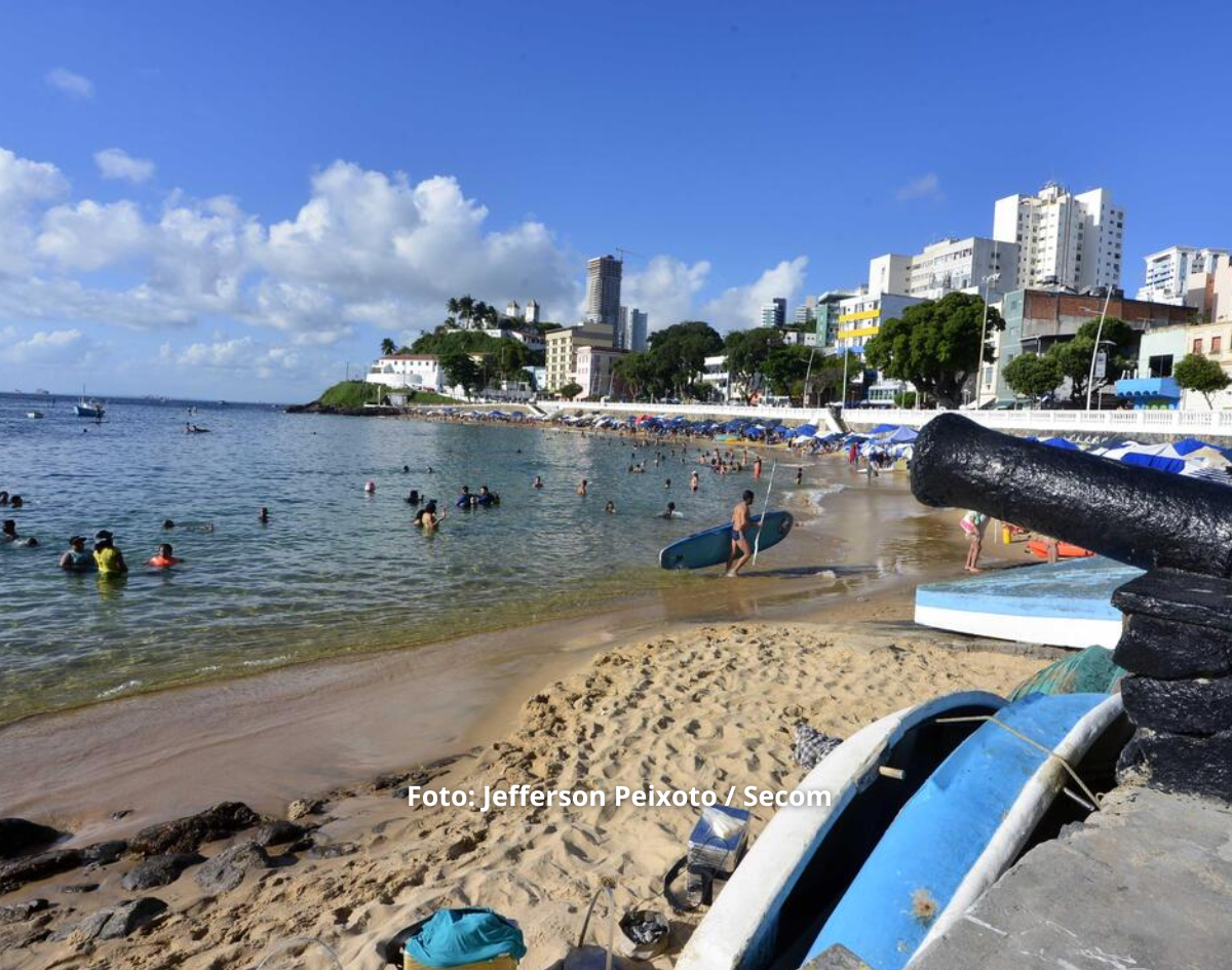 Prefeitura de Salvador faz alerta sobre mar agitado e orienta evitar banho de mar neste fim de semana