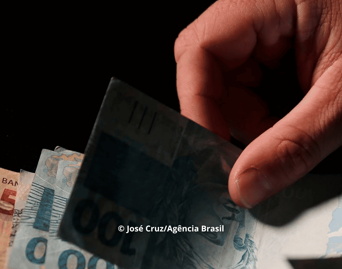 Trabalhadores nascidos em setembro e outubro recebem abono salarial 