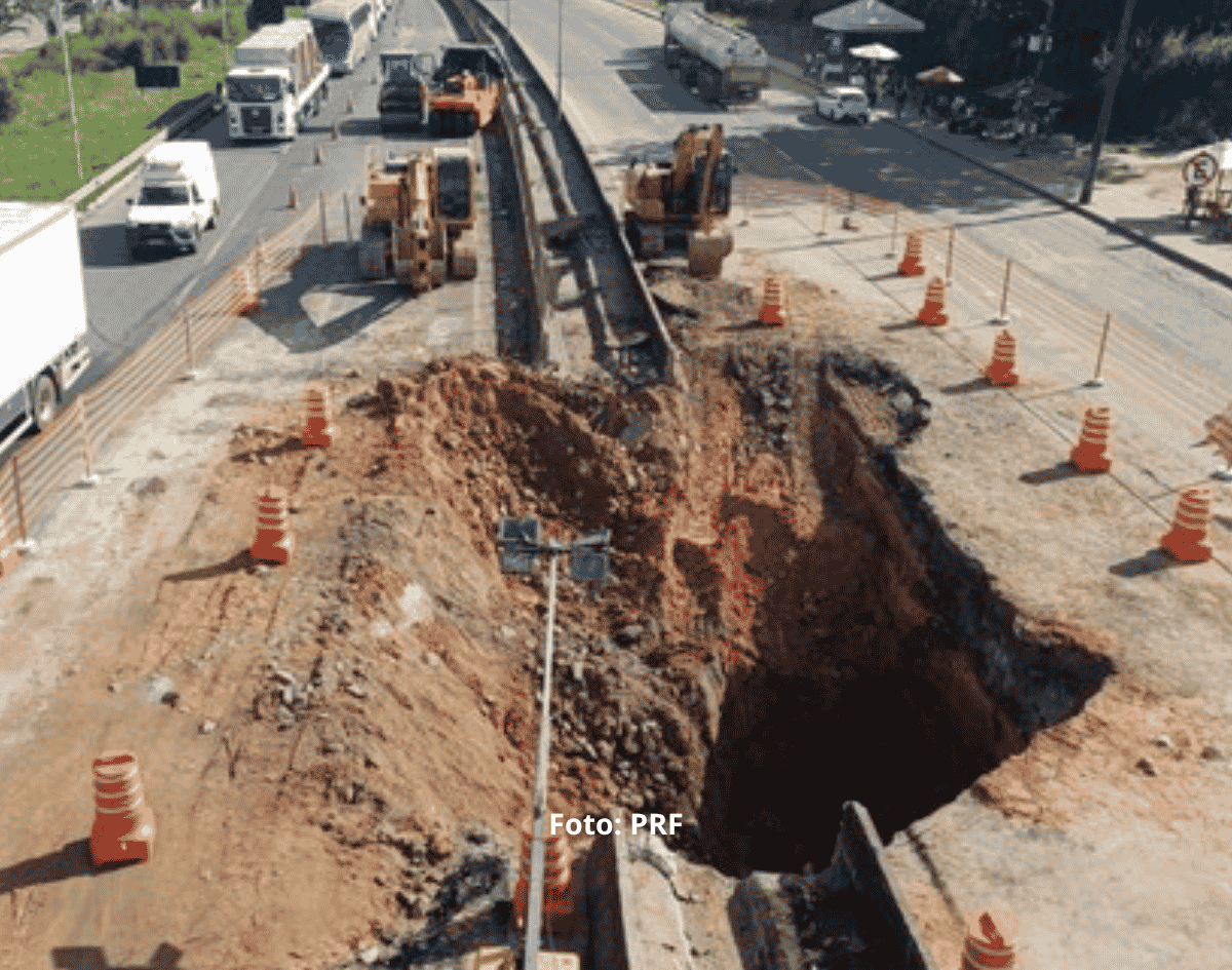 Cratera na BR-324 causa congestionamento nos dois sentidos nesta quinta-feira 