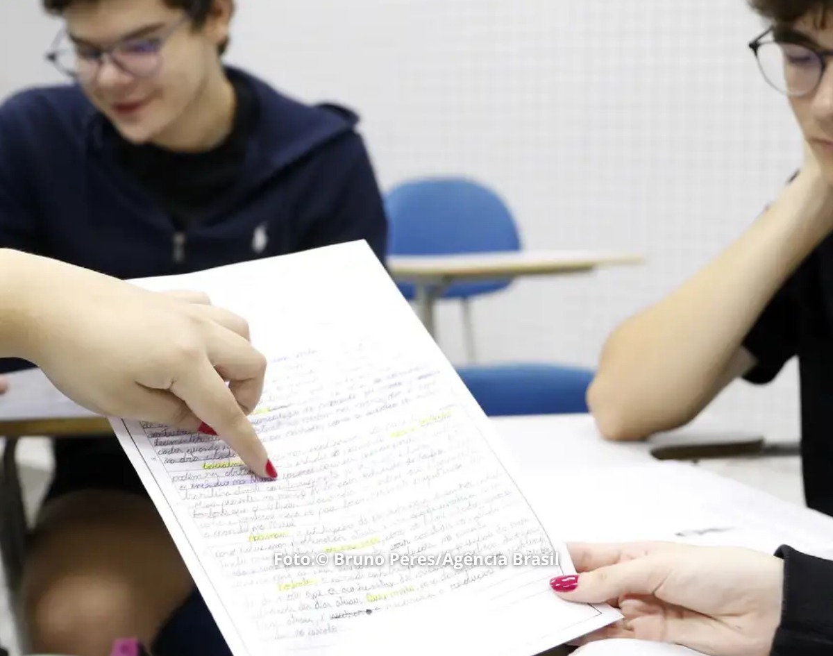 Encceja 2026: alunos já podem consultar cartilha de redação 