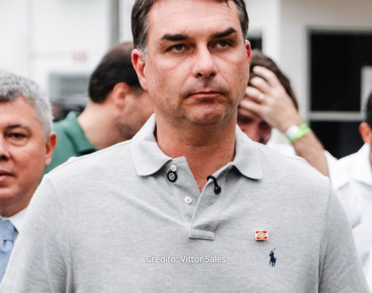 TSE barra candidatura de Flávio Bolsonaro, aliados alegam fraude 