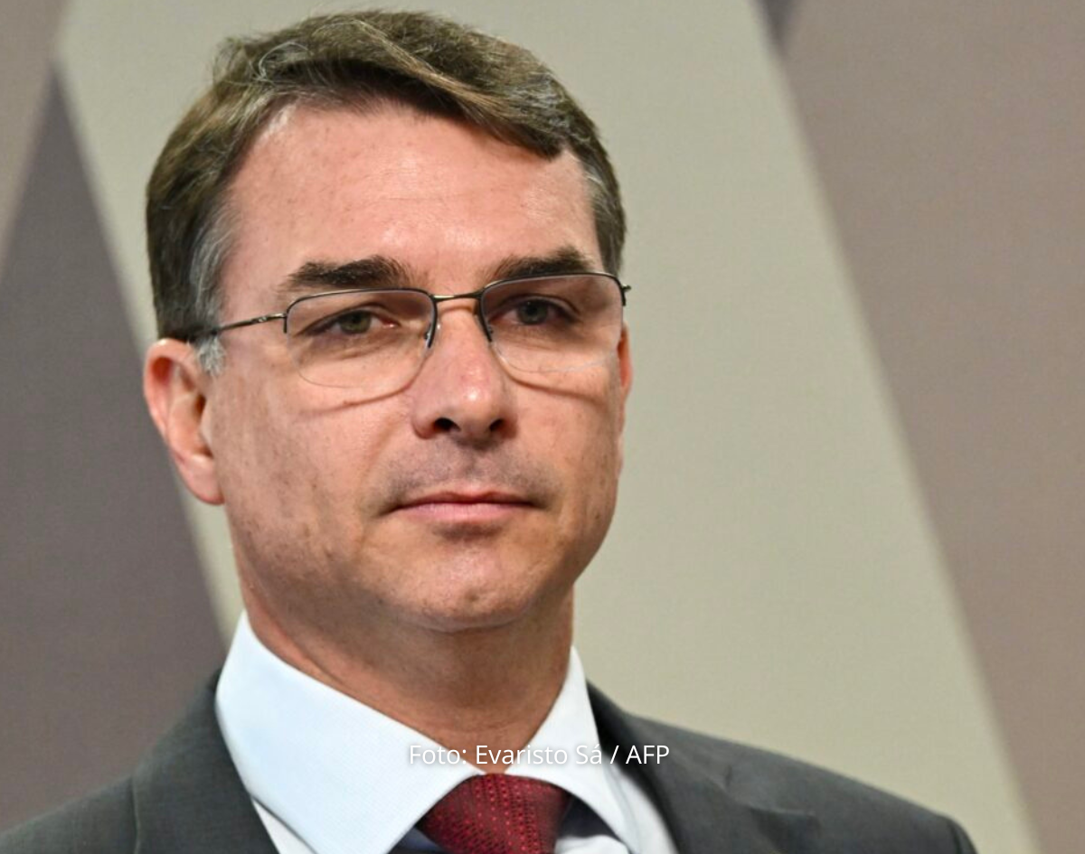 TSE devolve candidatura de Flávio Bolsonaro