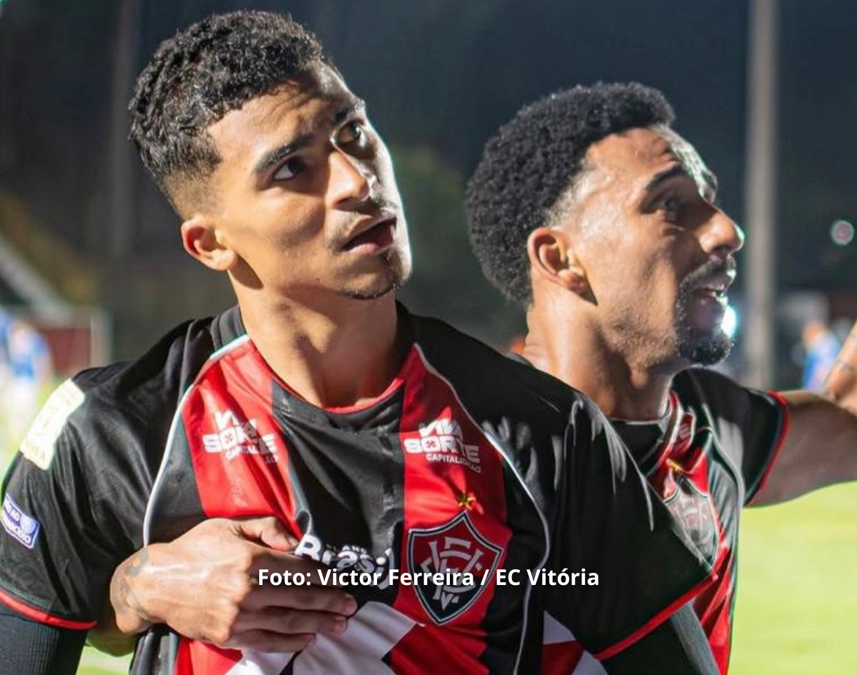 Renê volta a marcar, Vitória vence e assime 11º lugar no Brasileirão