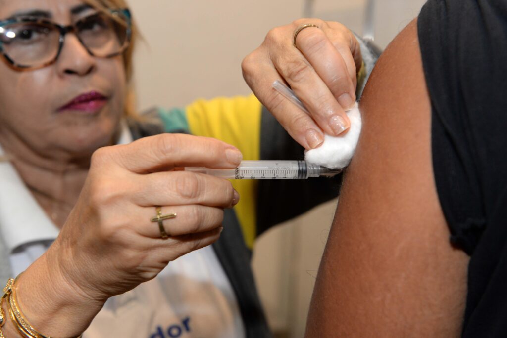 Saúde em Salvador: SMS reforça vacinação em shoppings e intensifica combate à dengue e chikungunya