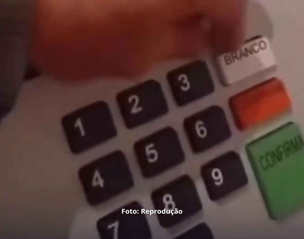 Urna é substituída após a tecla 3 ser danificada com cola
