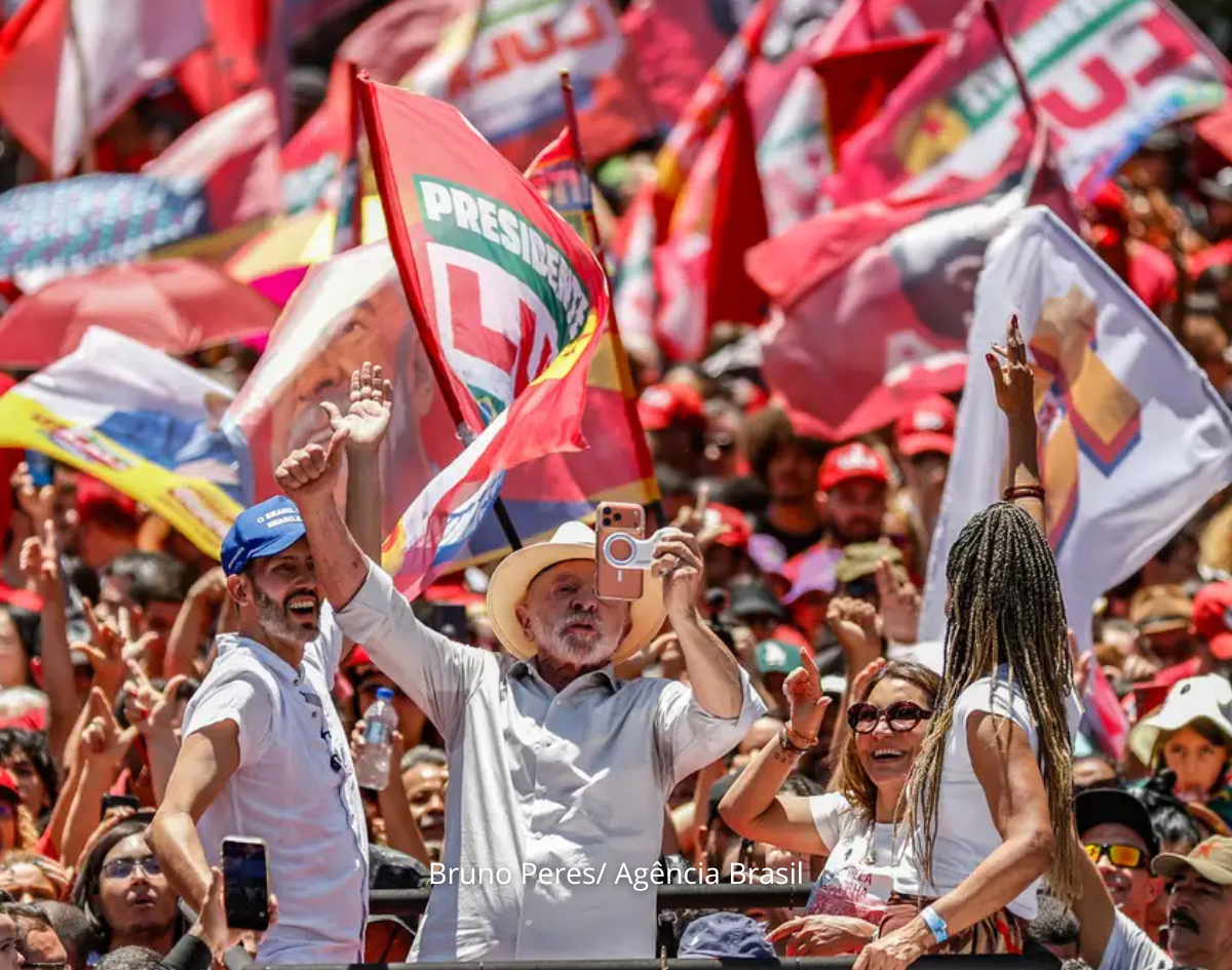 Brasil não será governado por sócios do Banco Master, diz Lula em ato 