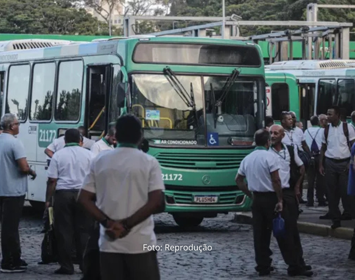 Rodoviários de Salvador discutem retirada do pagamento em dinheiro nos ônibus nesta quinta-feira (15) 