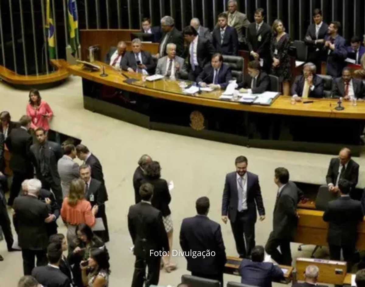 Câmara dos Deputados abre concurso com 184 oportunidades e salários de até R$ 32 mil 