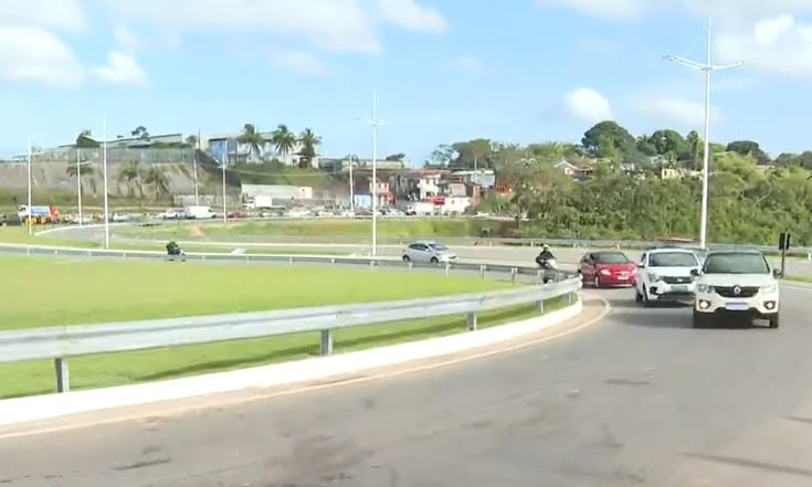 Obras de drenagem na ligação Regional-BR-324 alteram trânsito e pontos de ônibus em Águas Claras e Castelo Branco