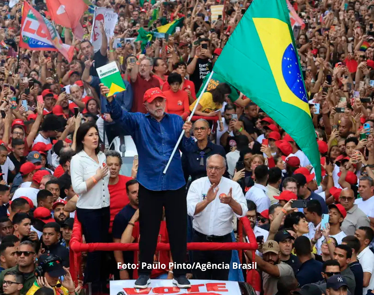 Lula é reeleito presidente do Brasil em virada histórica 