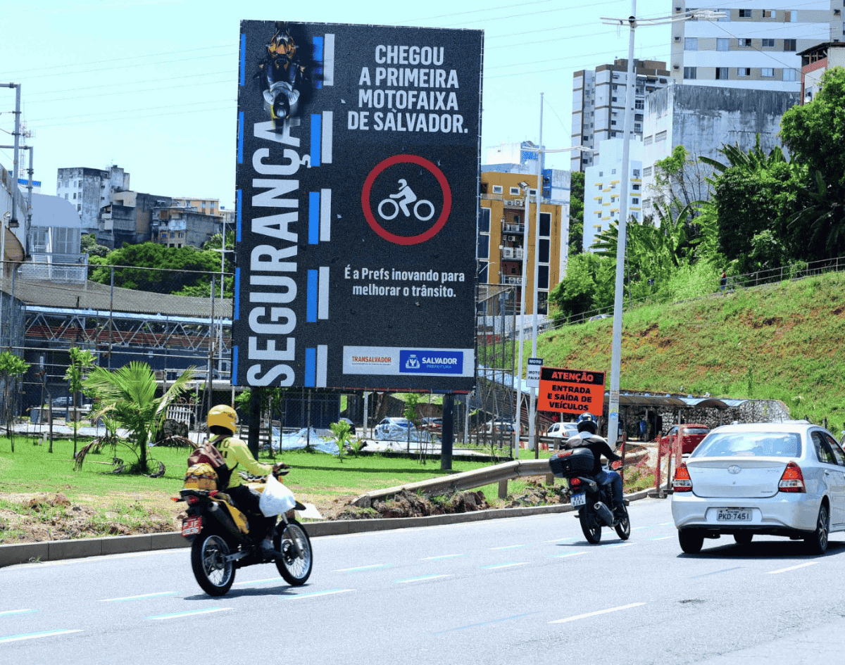 Motofaixa na Bonocô completa 1 mês com redução de quase 60% nos acidentes com motos!