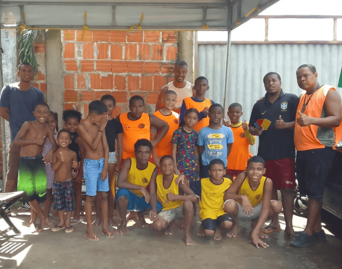 Projeto Babá da Chuteira limpa crianças, revela talentos e promove esporte e arte neste sábado(06)