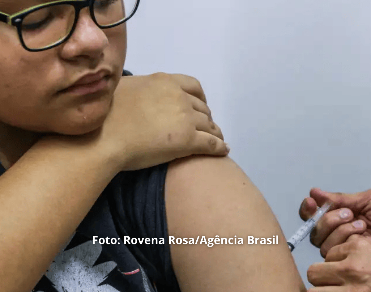 Jovens de 15 a 19 anos podem se vacinar contra HPV até junho de 2026