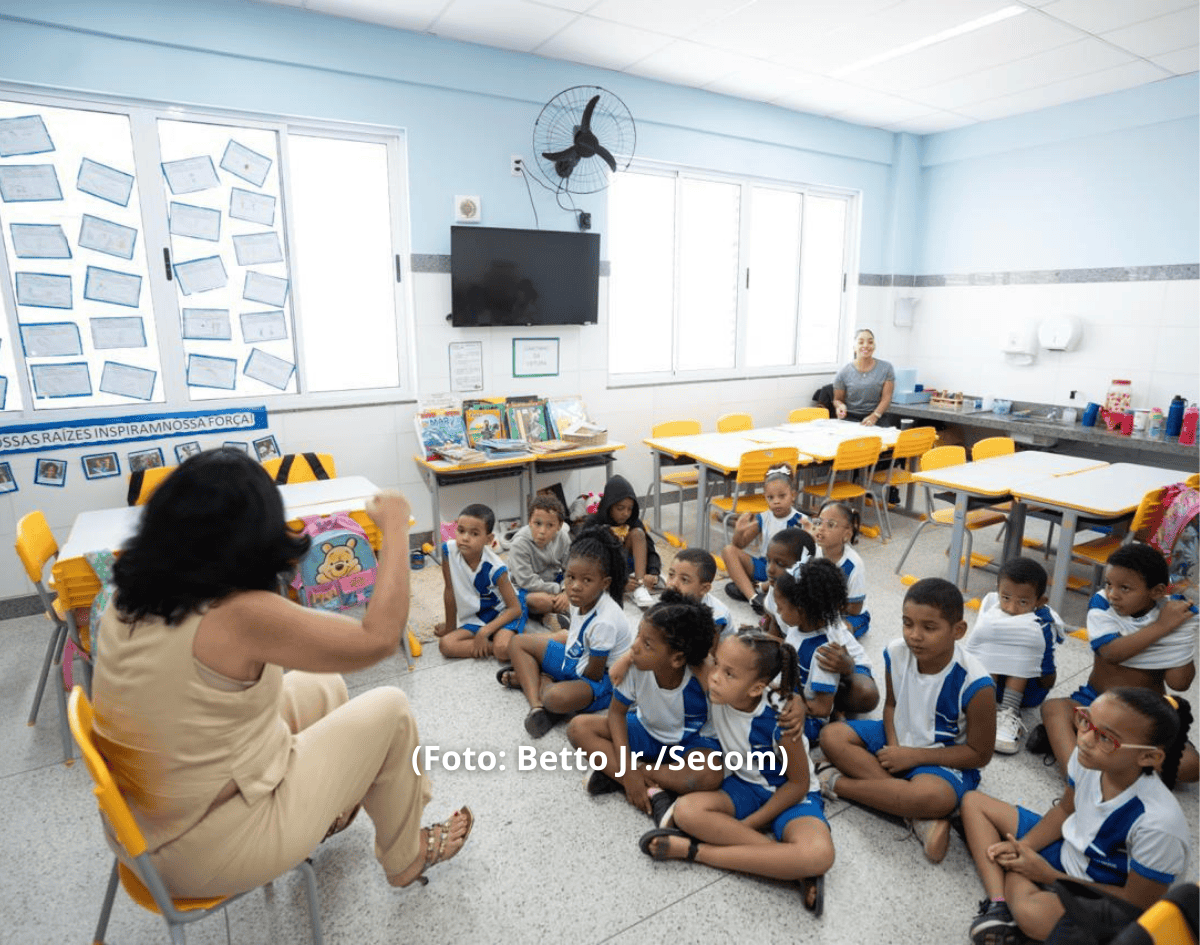 Prefeitura envia à Câmara projeto que reajusta piso dos professores e cria programa que prevê bolsa para alunos da EJA