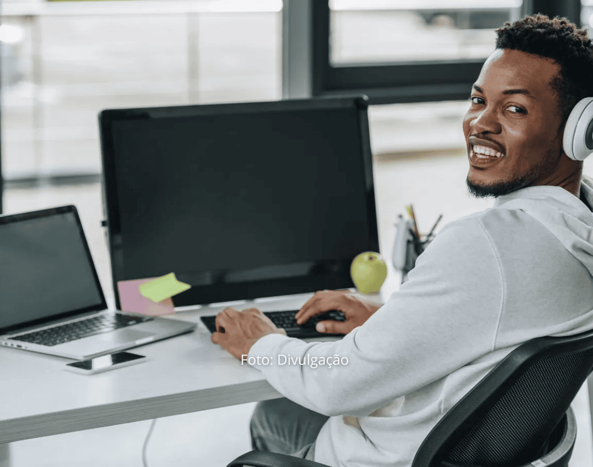 O SENAI disponibiliza 10 mil vagas em cursos gratuitos, com bolsas de até R$ 700 para os participantes. 