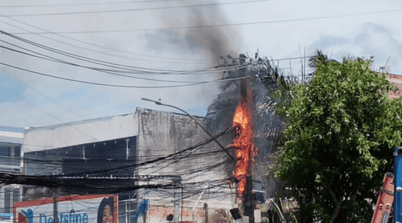 POSTE PEGA FOGO NA RÓTULA DE CAJAZEIRAS 8