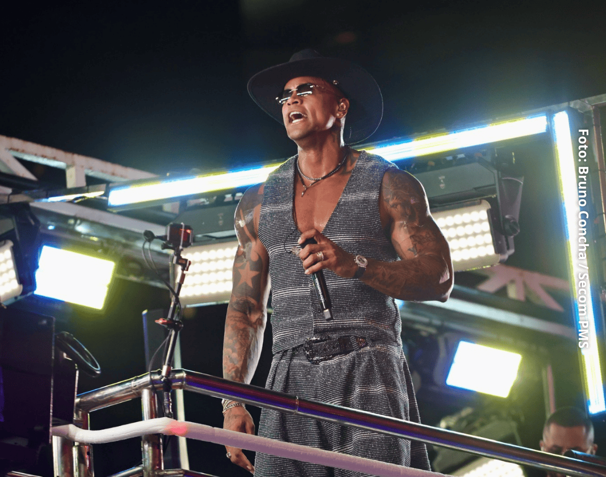 Léo Santana comanda Pipoco e arrasta multidão no pré-Carnaval de Salvador