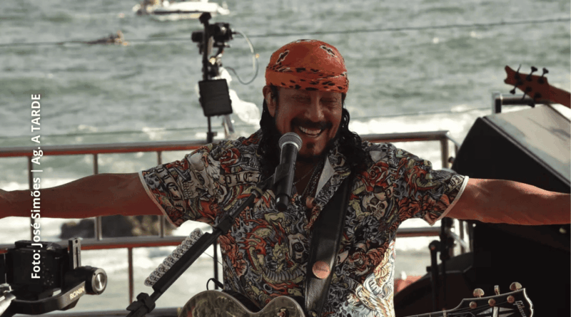 Bell Marques se irrita com folião na Barra e dispara: “Imbecil!”